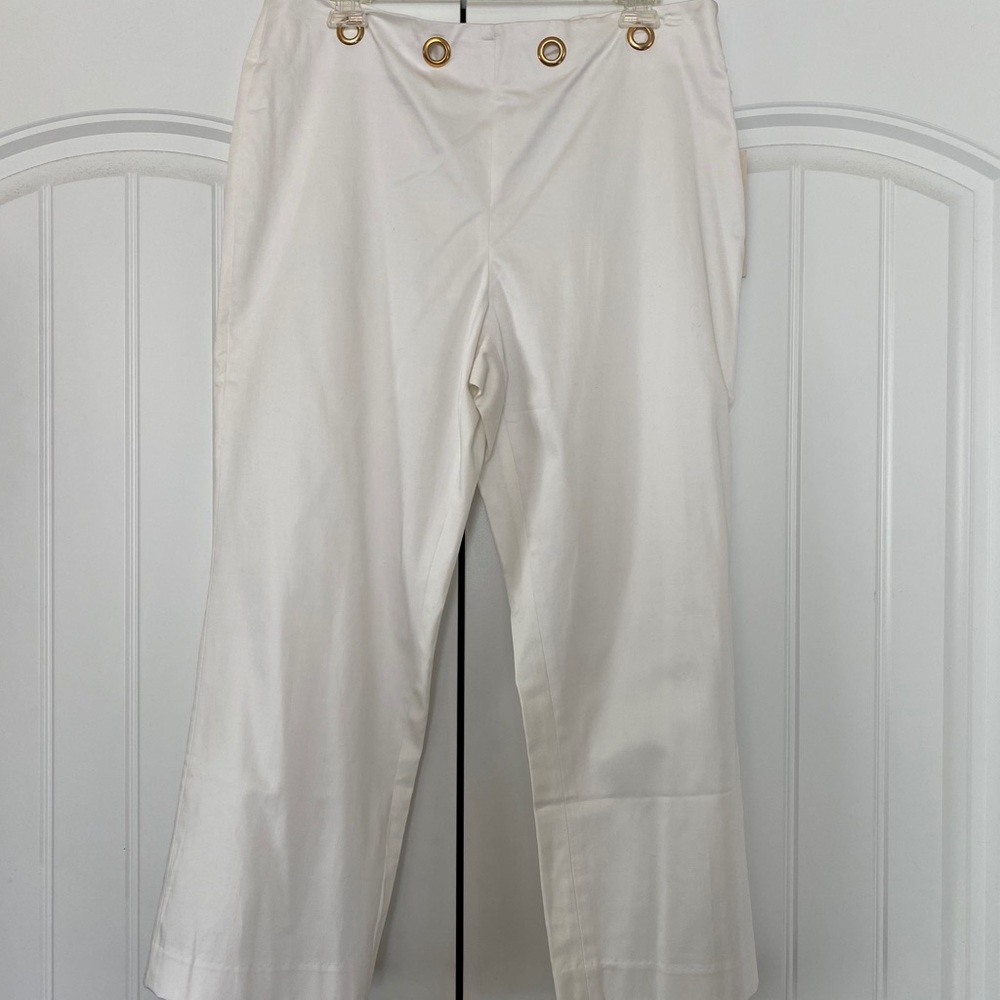 White cropped pants with Gold detail